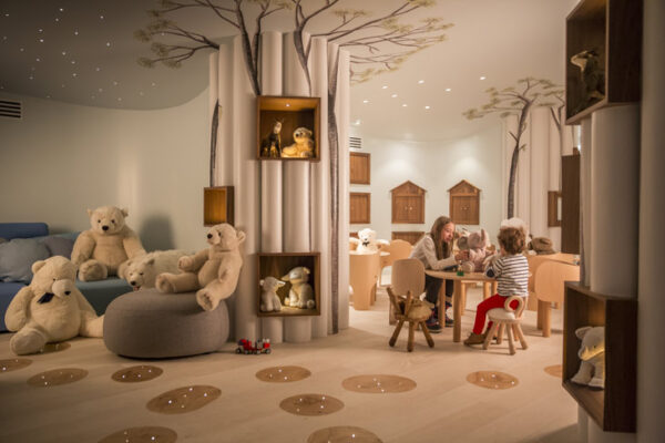 Alplerin Zirvesinde İki Michelin Yıldızlı Bir Kış Masalı: Four Seasons Megève