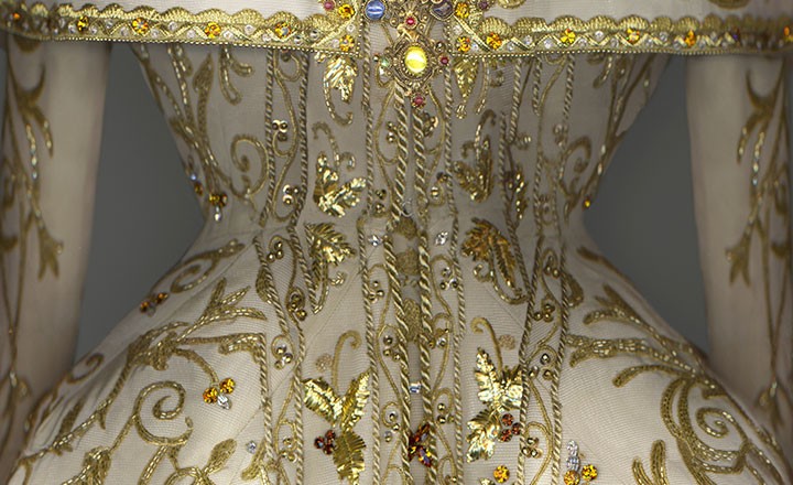 Metropolitan Müzesi’nde Cennetsel Vücutlar: Moda ve Katolik Hayal Sergisi