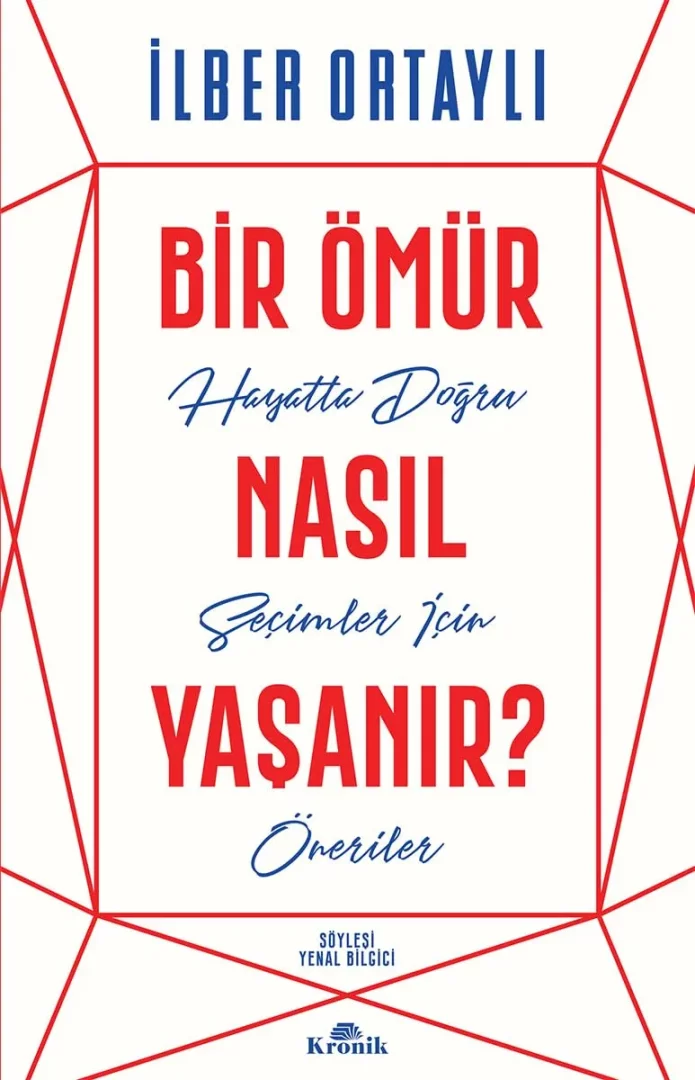 Beyaz zemin üzerinde kırmızı geometrik çizgilerle çerçevelenmiş, ortasında kırmızı ve mavi harflerle İlber Ortaylı'nın Bir Ömür Nasıl Yaşanır? başlıklı kitabının kapağı, Alp Kırşan'ın mavi yolculuk için kitap önerisi olarak sunduğu eseri görselleştiriyor.
