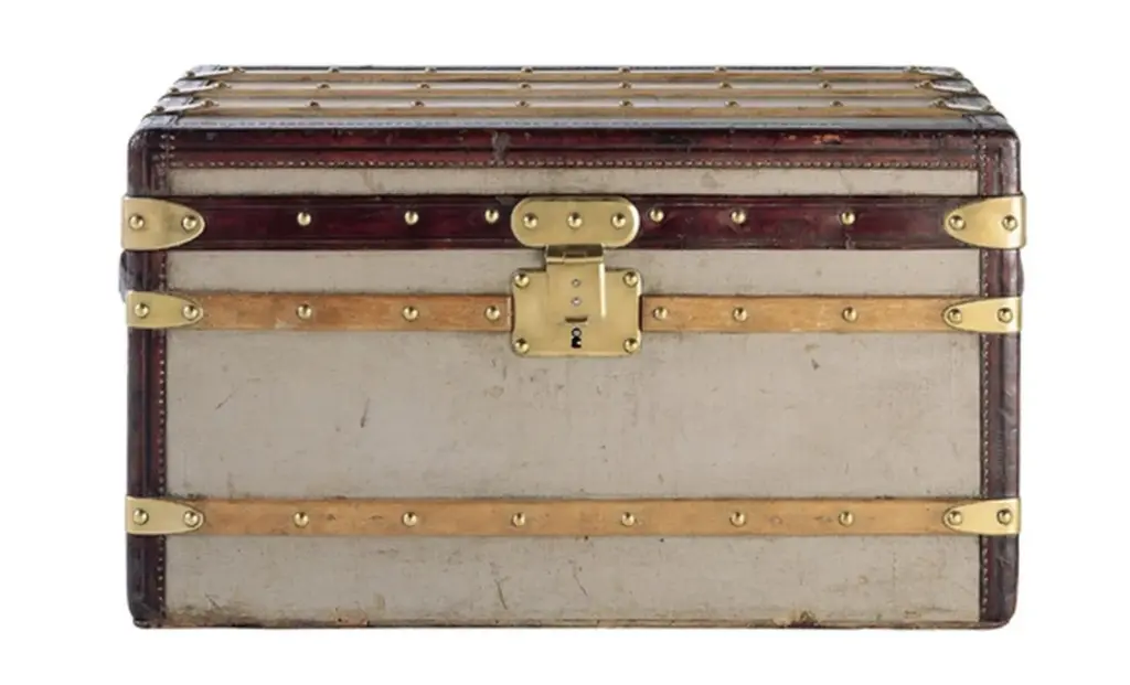 1858 Louis Vuitton Trianon Trunk – markanın ilk düz yüzeyli seyahat sandığı