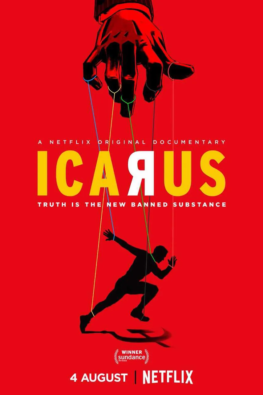 Icarus belgesel afişi, kırmızı zemin üzerinde iplerle yönlendirilen bir atlet silueti ve üstte kukla eli görseli