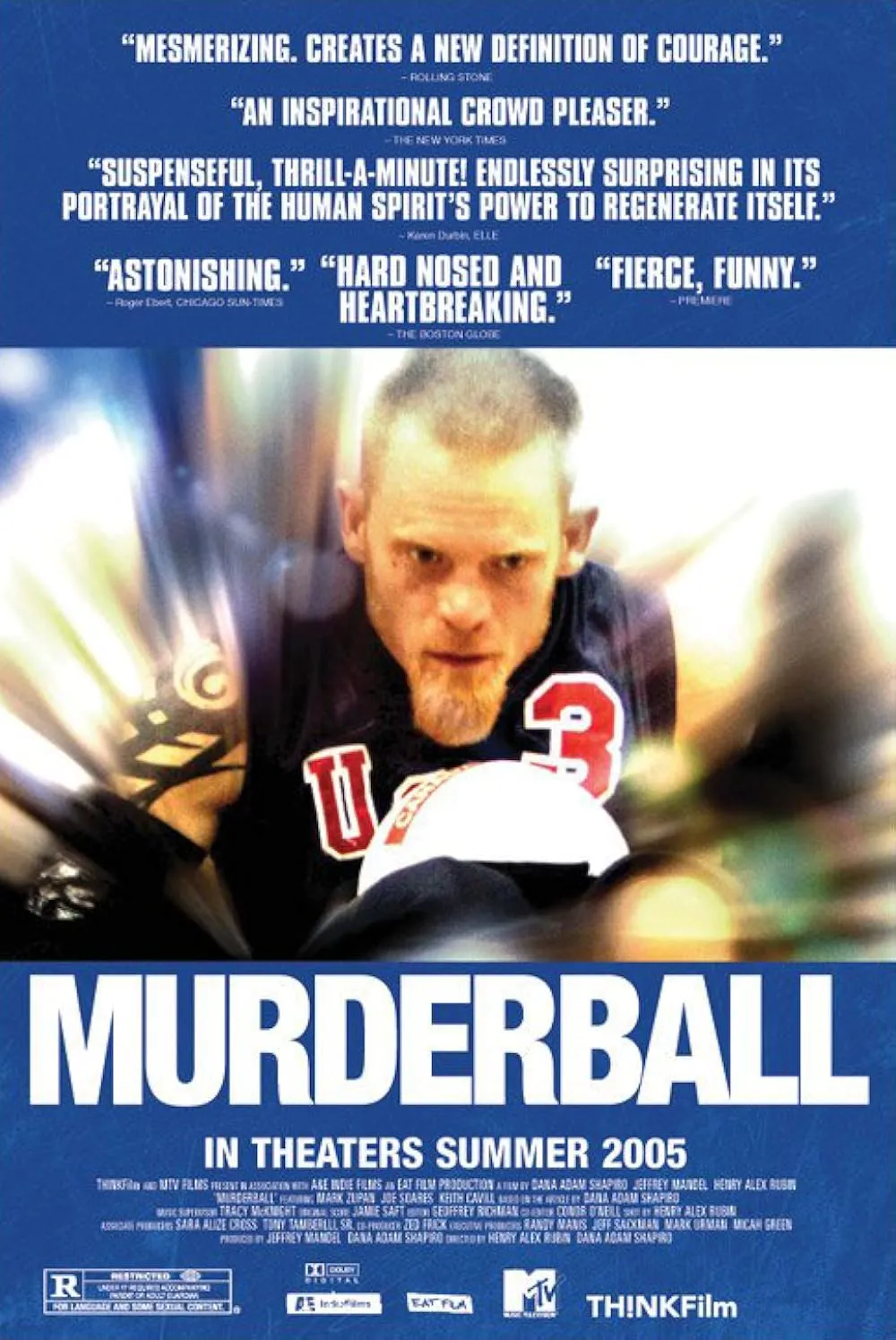 Murderball belgesel afişi, tekerlekli sandalyede rugby oyuncusunun sert bakışlı yakın plan görüntüsü