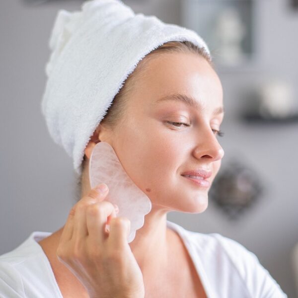 Gua Sha ile Sabah Cilt Bakım Rutini