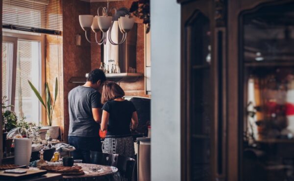 Evde Romantik Bir Hafta Sonu İçin Öneriler