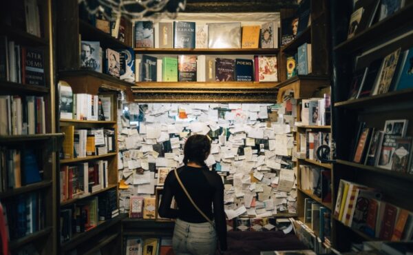 Edebiyatın İyileştirici Gücü: Bibliyoterapi