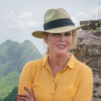 İngiliz oyuncu Joanna Lumley ile Seyahat Belgeselleri Üzerine