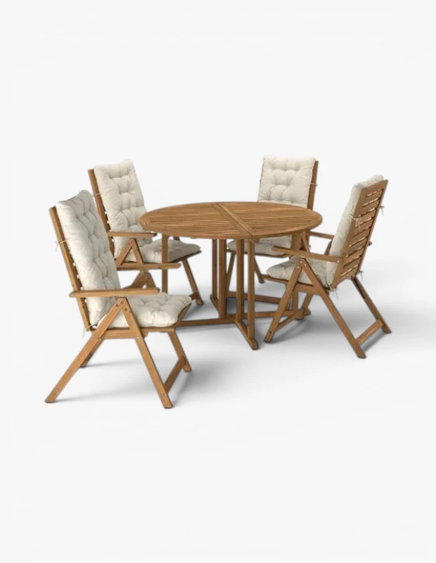Marka Adı: Ikea
Ürün Adı: Ikea Masa ve Sandalye Seti
Ürün Cinsiyeti: Belirtilmemiş
Ürün Tipi: Bahçe Masa ve Sandalye Seti
Ürün Sezonsallığı: İlkbahar/Yaz
Ürün Çeşidi: Dış Mekan Yemek Takımı
Ürün Özellikleri: Doğal ahşap malzemeden üretilmiş olan bu masa ve sandalye seti, dış mekanlarda uzun süreli kullanıma uygun yapısıyla dikkat çekiyor. Katlanabilir dört adet ahşap sandalyeleri, bej renkli, düğmeli ve bağcıklı minderleriyle konforlu bir oturum sunarken, oval şekilli ahşap masa yüzeyi şık bir görünüm sergiliyor. Masanın ve sandalyelerin çıtalı tasarımı, Ege stilinin sade ve doğal estetiğini yansıtarak mekanlara ferah bir hava katıyor.
Öne Çıkan Detaylar:
- Katlanabilir sandalyeler ile kolay depolama ve alan tasarrufu imkanı
- Konforlu ve çıkarılabilir bej minderler
- Oval, ahşap çıtalı masa yüzeyi
Kimler Kullanıyor?: Açık hava yaşamının keyfini çıkarmayı sevenler, doğal malzemeleri ve minimalist tasarımları evlerinin veya dış mekanlarının bir parçası haline getirmek isteyenler bu set ile ferah ve fonksiyonel bir köşe yaratabilirler. Balkon, teras veya bahçelerinde Ege stilinin sıcak ve huzurlu atmosferini arayanlar için idealdir.