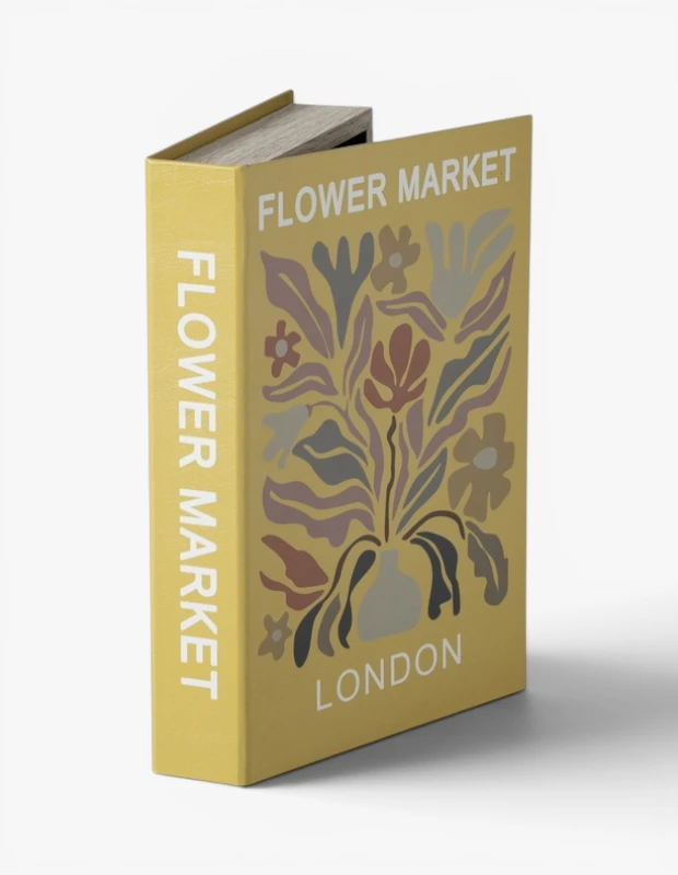 Marka Adı: Mudo
Ürün Adı: Mudo Flower Market Kitap Kutu
Ürün Cinsiyeti: Unisex
Ürün Tipi: Kitap Kutu
Ürün Sezonsallığı: Her Mevsim
Ürün Çeşidi: Dekoratif Saklama Kutusu
Ürün Özellikleri: Bu dekoratif kitap kutusu, sağlam bir yapıya sahip olup dış yüzeyi canlı sarı bir kaplama ile tasarlanmıştır. Ön yüzünde ve sırtında Flower Market LONDON yazısı ile birlikte modern ve soyut çiçek desenleri barındırır. Kutunun iç kısmı doğal ahşap görünümlü bir bitişe sahiptir. Küçük eşyalarınızı düzenli bir şekilde saklamak için ideal olan bu ürün, ev dekorasyonunuza estetik ve işlevsel bir katkı sağlar. Ege stilinin doğal ve ferah atmosferine uyum sağlayan renk paleti ve tasarımıyla dikkat çeker.
Öne Çıkan Detaylar:
- Kitap formunda özgün ve dekoratif tasarım
- Canlı sarı zemin üzerine modern soyut çiçek desenleri
- İç mekanda gizli saklama alanı sunan işlevsel yapı
Kimler Kullanıyor?: Evlerinde doğal dokuları, sakin renk paletini ve özgün aksesuarları bir araya getirerek Ege stilinden ilham alan ferah bir atmosfer yaratmak isteyenler bu kitap kutusunu tercih edebilir. Modern ve bohem dekorasyonları seven, yaşam alanlarına işlevsel ve estetik bir dokunuş katmak isteyenler için idealdir. Ev düzenini korurken kişisel zevklerini yansıtmak isteyen herkes için uygun bir dekorasyon objesidir.
