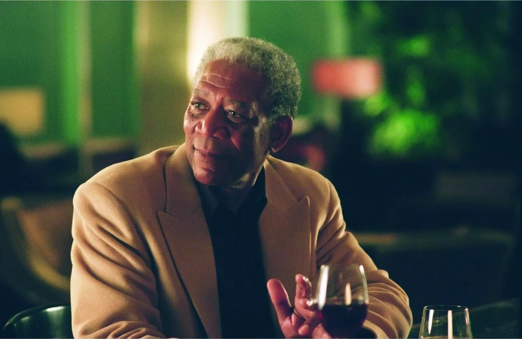 Morgan Freeman, The Bucket List filminde lüks bir restoranda Jack Nicholson ile birlikte yemek yerken hayatın sonlarına doğru keşfedilen dostluğu yansıtıyor.