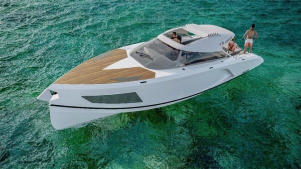 Hem Çevreci Hem Hızlı Yat: Furyan F35 Eco Hybrid