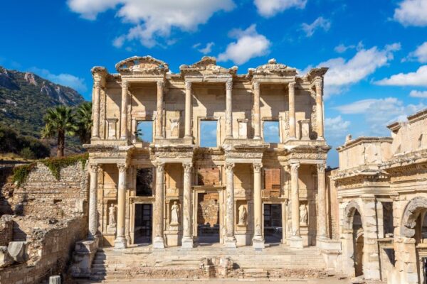 Efes Antik Kent Rehberiyle Zamanda Yolculuk