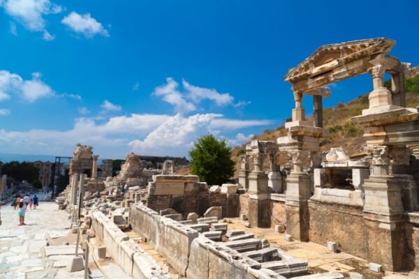 Efes Antik Kent Rehberiyle Zamanda Yolculuk