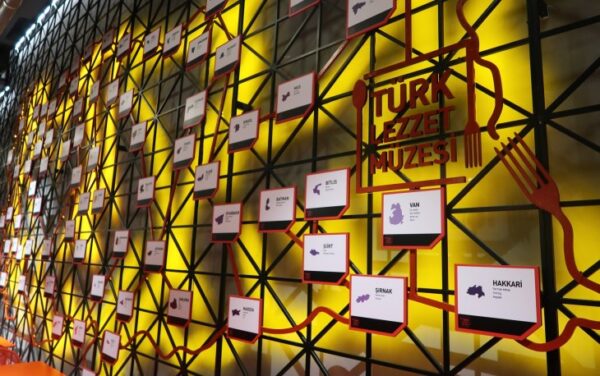 Ayhan Sicimoğlu'yla Gastronomi ve Müziğe Yolculuk