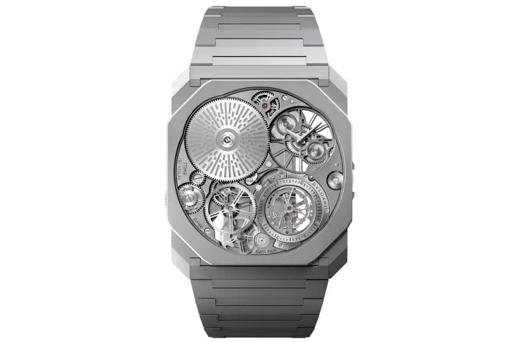 Bulgari Octo Finissimo Ultra – Dünyanın en ince mekanik saatlerinden biri olan bu model, tüm iç mekanizması açıkta olacak şekilde tasarlanmış son derece teknik ve minimal bir saat.