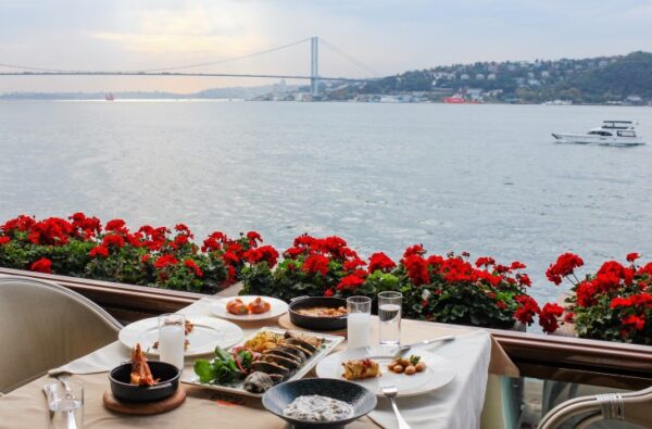 Boğaz'a Karşı Denizin Lezzetini Yaşamak: Del Mare