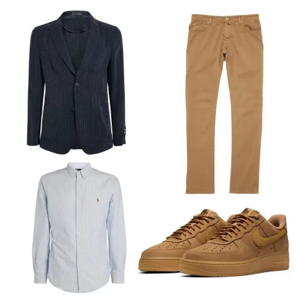 Koyu lacivert çizgili blazer ceket, açık mavi çizgili gömlek, bej chino pantolon ve taba rengi sneaker ayakkabılardan oluşan şık ve uyumlu bir erkek giyim kombini görseli, günlük kullanım için ideal bir sneaker kombinleri örneği sunuyor.