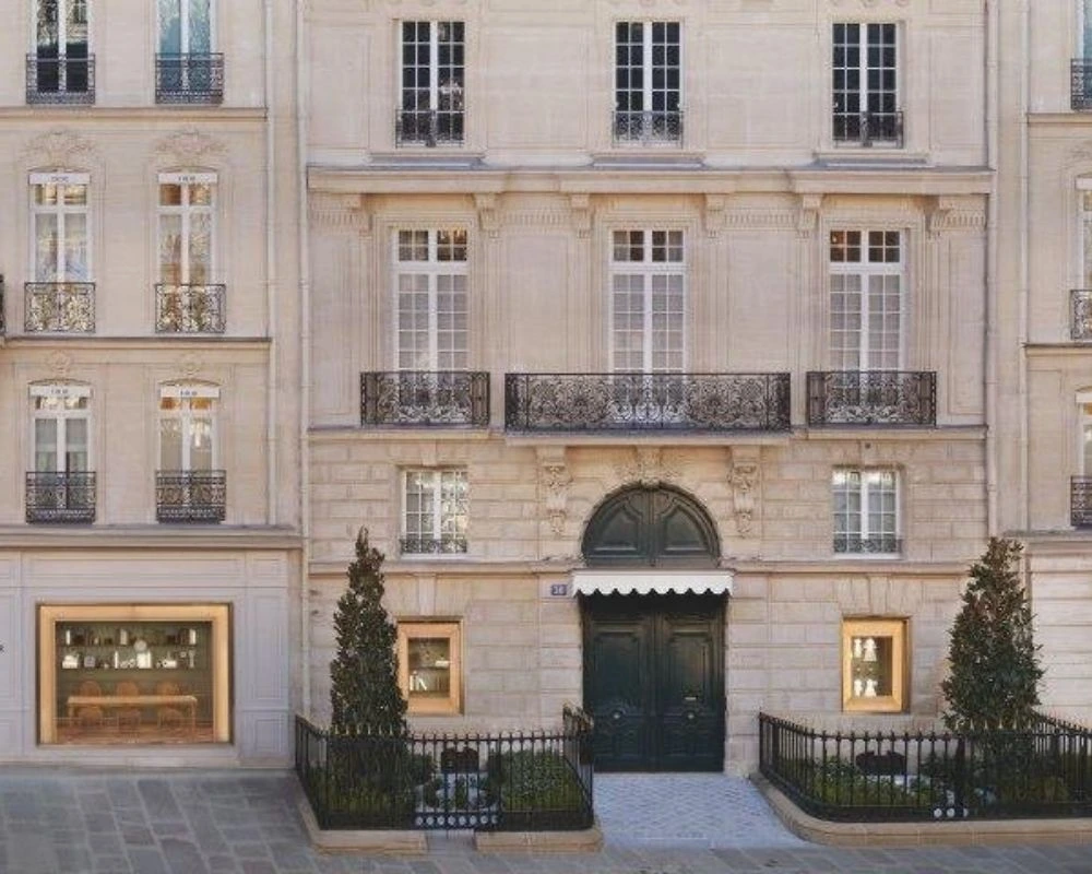 Büyüleyici bir Mağaza Deneyimi: Dior 30 Montaigne