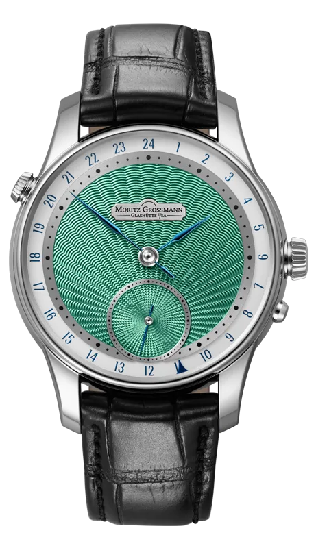 Moritz Grossmann GMT Guilloché – yeşil guilloché kadranlı, 24 saat göstergeli ve siyah deri kayışlı manuel saat.