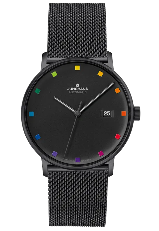 Junghans Max Bill Automatic Bauhaus Edition – siyah kadranlı, renkli indeks detaylı ve siyah örgü kayışlı saat.