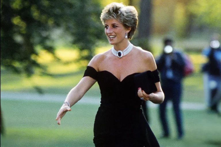 İntikam Elbisesi 30 Yıl Sonra Tekrar Açık Artırmada: Prenses Diana’nın Zamansız Stili