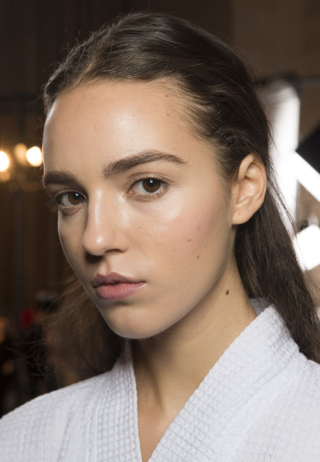 Retinol, yaş sınırlaması olmaksızın cildin ihtiyaçlarına göre kullanılabilir.