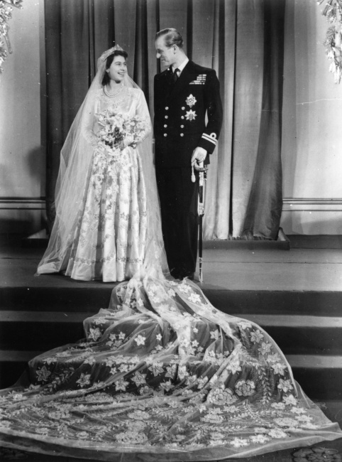 Kraliçe II. Elizabeth'in Hayatı, Stili ve Mücevherleri