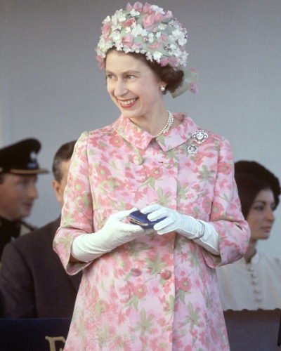 Kraliçe II. Elizabeth'in Hayatı, Stili ve Mücevherleri