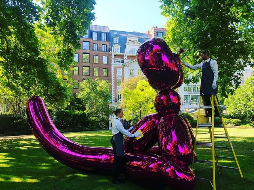 Jeff Koons’un Heykeli Ukrayna İçin Satışa Çıkarıldı