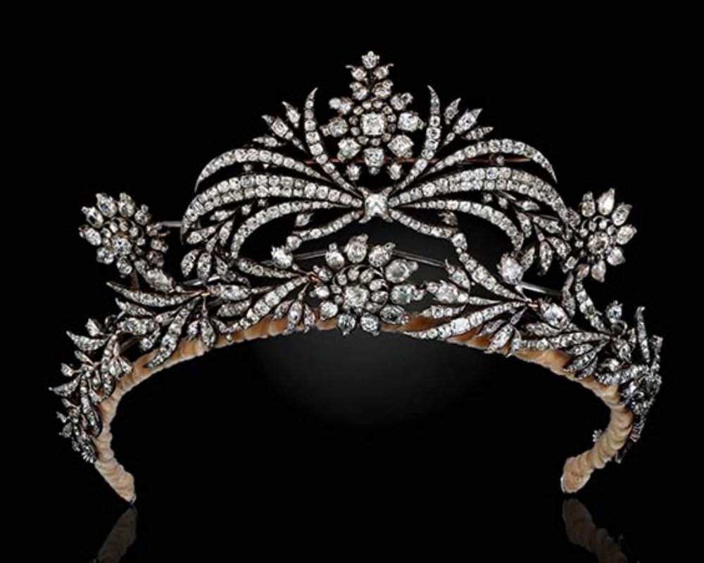 Kraliyet ve Aristokrat Ailelerinin Taçları Sotheby's Sergisinde
