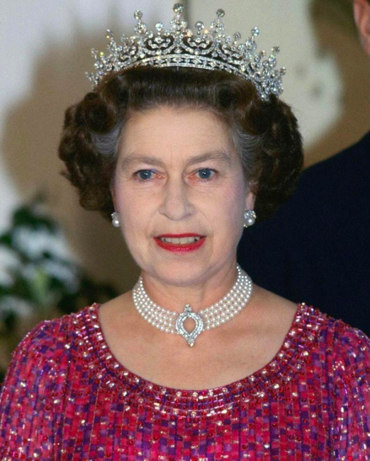 Kraliçe II. Elizabeth'in Hayatı, Stili ve Mücevherleri
