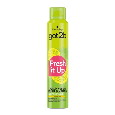 Lime yeşili, parlak bir aerosol kutusunda, üzerinde limon dilimi desenleri ve pembe etiketle dikkat çeken Schwarzkopf got2b Fresh it Up kuru şampuan; saçlara anında tazelik, gün boyu ferahlık sağlayarak makale bağlamında hacim veren etkili bir çözüm sunuyor.