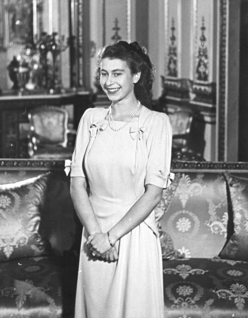 Kraliçe II. Elizabeth'in Hayatı, Stili ve Mücevherleri