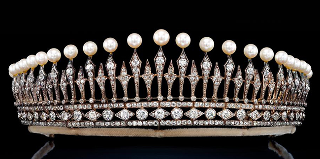 Kraliyet ve Aristokrat Ailelerinin Taçları Sotheby's Sergisinde
