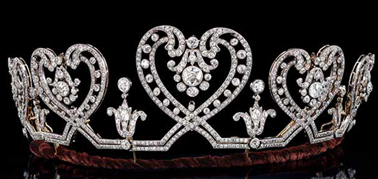 Kraliyet ve Aristokrat Ailelerinin Taçları Sotheby's Sergisinde