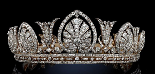 Kraliyet ve Aristokrat Ailelerinin Taçları Sotheby's Sergisinde