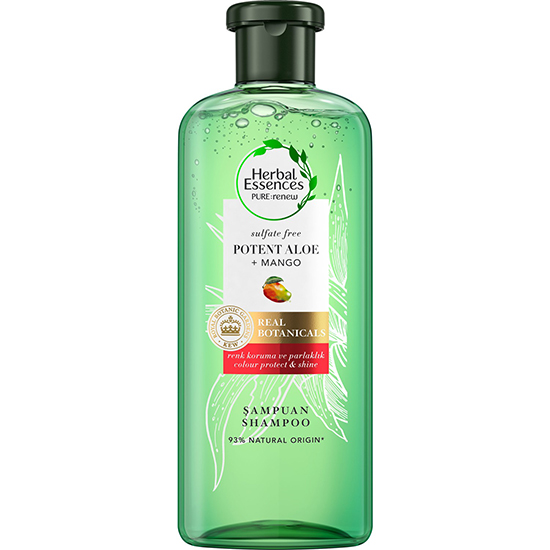 Yeşil renkteki Herbal Essences PURE:renew Potent Aloe + Mango sülfatsız şampuan şişesi, üzerinde aloe vera yaprakları ve taze bir mango görseliyle dikkat çekerken, özellikle boyalı saçlar için renk koruma ve parlaklık sağlayan, yüzde 93 doğal içerikli formülüyle saçları nazikçe temizleyip nemlendirerek canlı bir görünüm vaat ediyor.
