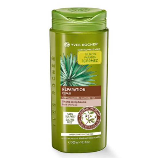 Yeşil kapaklı ve agave bitkisi görselli yeşil Yves Rocher Réparation şampuan şişesi, etikette belirtildiği üzere sülfatsız formülü ve jojoba yağı içeriğiyle yıpranmış saçları onararak derinlemesine nemlendirme vaat eden bir sülfatsız şampuan olarak öne çıkıyor.