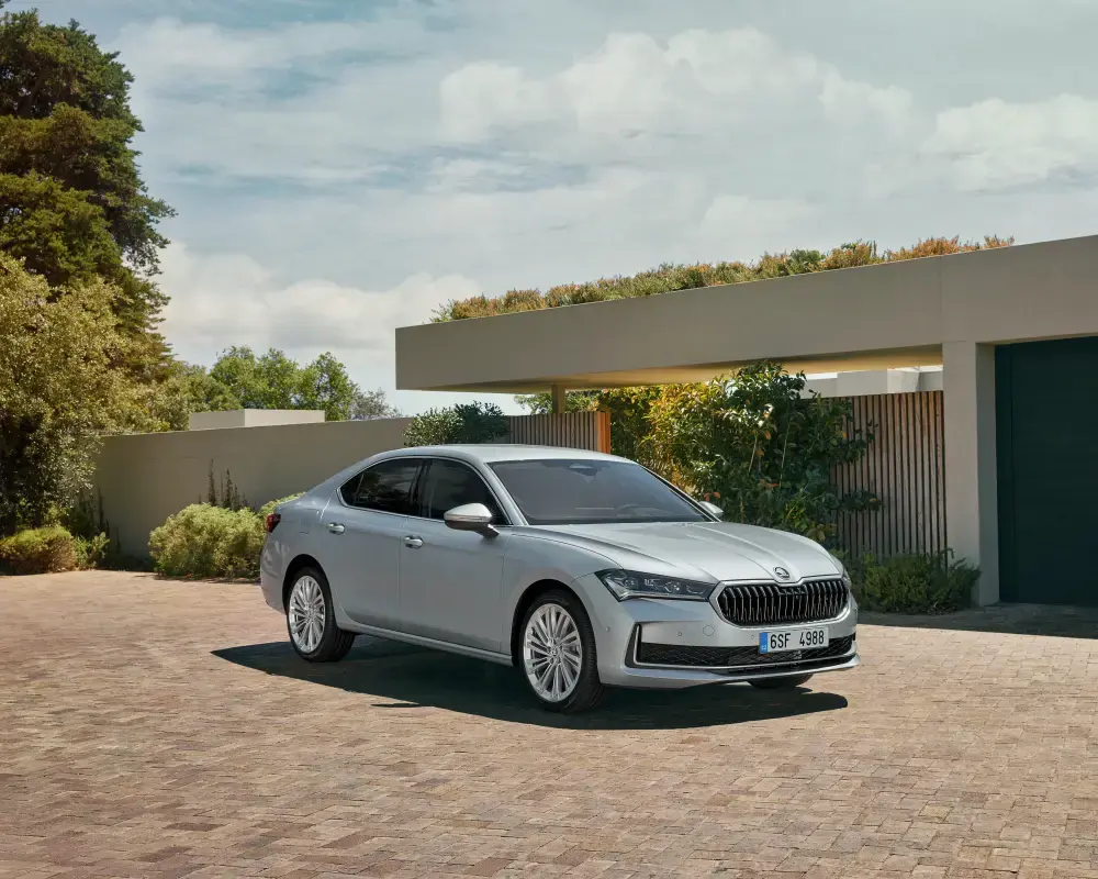 Prestijin ve Konforun Zirvesine Yolculuk: Yeni Škoda Superb