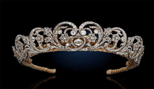 Kraliyet ve Aristokrat Ailelerinin Taçları Sotheby's Sergisinde