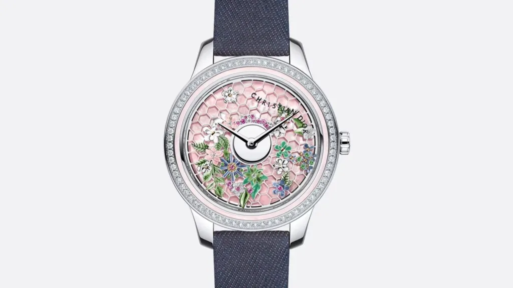Christian Dior Grand Bal Jardin Fleuri saati, pembe kadranda çiçek ve petek motifiyle.