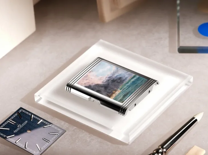 Jaeger-LeCoultre Reverso saatin kasasında el boyaması manzara tablosu detayları.