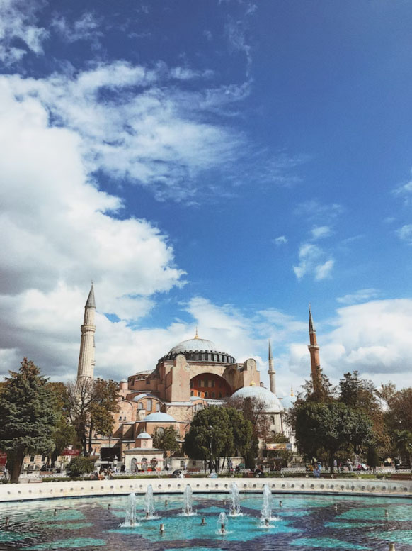 İstanbul’un Simgesel Yapıları ve Sokak Kültürü