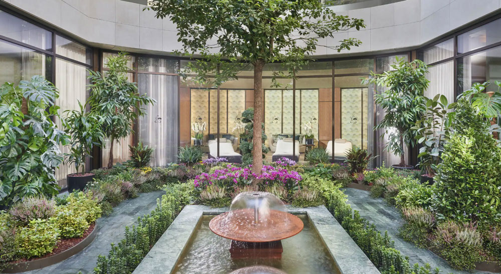 The Spa at Mandarin Oriental Bosphorus, 3 bin 500 metrekarelik geniş ve ferah alanında şehrin en lüks ve kapsamlı Spa programları ile misafirlerini ağırlıyor.