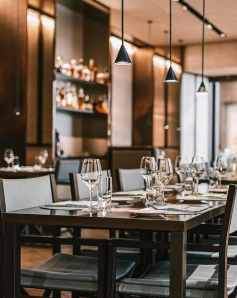 Emporio Armani’nin imza estetik anlayışını gastronomiyle buluşturan The Emporio Armani Caffè & Ristorante, Milano’da moda ve lezzetin kesiştiği sofistike bir adres sunuyor.