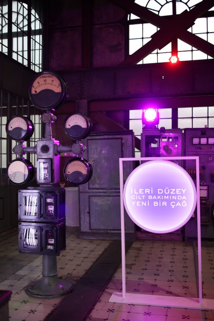 OGGUSTO Ev Sahipliğinde Lancôme Rénergie Serum Lansman Daveti