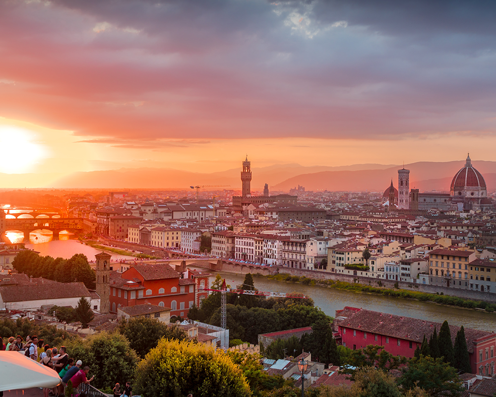 Floransa gün batımı manzarası – Arno Nehri, Ponte Vecchio ve Duomo Katedrali