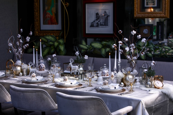 Tables and Settings OGGUSTO'ya Özel Yılbaşı Sofrası Kurdu