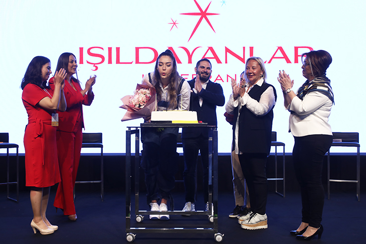 İlham Veren İsimler IŞILDAYANLAR KONFERANSI’NDA Birlikte Işıldadı
