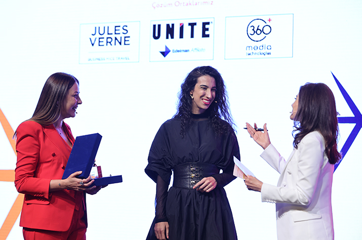 İlham Veren İsimler IŞILDAYANLAR KONFERANSI’NDA Birlikte Işıldadı