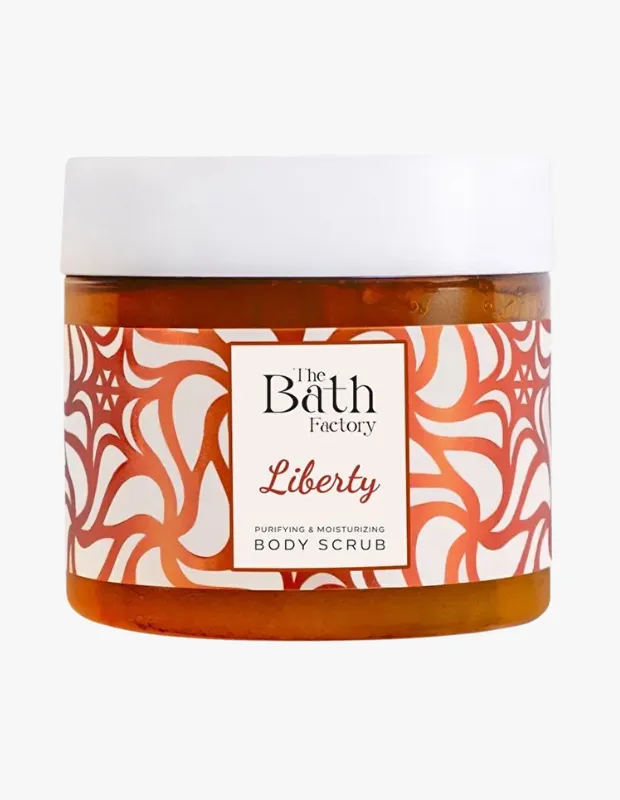 Marka Adı: The Bath Factory
Ürün Cinsiyeti: Belirtilmemiş
Ürün Tipi: Vücut Peelingi
Ürün Sezonsallığı: Belirtilmemiş
Ürün Çeşidi: Liberty serisi, Arındırıcı ve Nemlendirici Vücut Peelingi
Ürün Özellikleri: Bu ürün, şeffaf bir kavanozda sunulan, beyaz kapaklı ve The Bath Factory markasına ait bir vücut peelingidir. Liberty adını taşıyan bu çeşidin etiketi, turuncu ve beyaz tonlarda soyut, girdap benzeri desenlerle süslenmiştir. İçeriği, turuncu/kehribar renginde, arındırıcı tanecikler içeren jel veya krem formunda bir yapıya sahiptir. Cildi arındırma ve nemlendirme çift etkili özelliği ile öne çıkarak banyo rutinine konforlu bir adım ekler.
Öne Çıkan Detaylar:
- Cildi arındırma ve nemlendirme özelliğine sahip olması
- Liberty serisini temsil eden özgün, turuncu ve beyaz desenli etiket tasarımı
- Gözle görülür arındırıcı taneciklere sahip kehribar rengi jel formül
Kimler Kullanıyor?: Cildini nazikçe arındırarak pürüzsüzleştirmek ve aynı zamanda nemlendirmek isteyen herkes bu ürünü tercih edebilir. Banyo rutinini sıradan bir temizlik eyleminden çıkarıp, kişisel bir arınma ve yenilenme ritüeline dönüştürmeyi arzulayan, bakımlı ve estetik detaylara önem veren kişiler için ideal bir seçenektir.